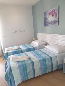 two beds sitting next to each other in a room at Capomare2 in Capo Vaticano