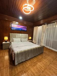 Postel nebo postele na pokoji v ubytování Bhurban Suites