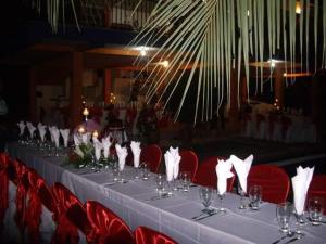 a table with wine glasses and napkins on it at Casa con Piscina cerca a Neiva 1 in Palermo