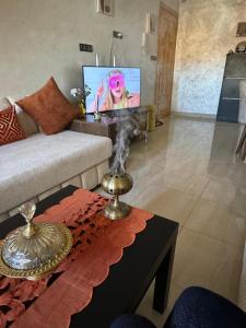TV a/nebo společenská místnost v ubytování Appartement INES Saidia