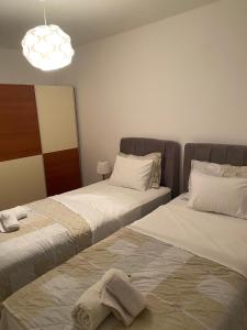 Posteľ alebo postele v izbe v ubytovaní Apartments with parking spaces Sukosan, Zadar - 16641