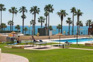 Bazén v ubytovaní Aloha Playa Apartment with panoramic sea view and pools alebo v jeho blízkosti