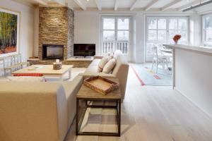 a living room with a couch and a table at Val de Ruda Luxe 39 by FeelFree Rentals in Baqueira-Beret