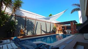 Bazén v ubytování Sesimbra Charming Pool Duplex BBK & Garden nebo v jeho okolí