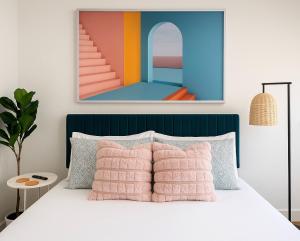 Postel nebo postele na pokoji v ubytování Stylish Stays in Historic Fourth Ward