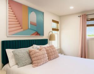 Postel nebo postele na pokoji v ubytování Stylish Stays in Historic Fourth Ward