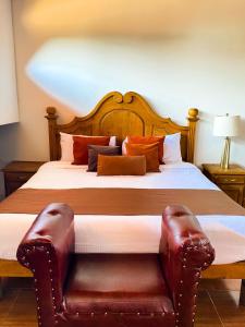 a bedroom with a large bed with a wooden headboard at Hotel Boutique Pedregal in Coatepec