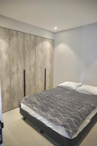 グアダラハラにあるApartment 18 Gの部屋の中に大きなベッドがある寝室 +56枚の写真