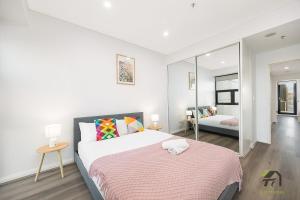 Postel nebo postele na pokoji v ubytování 3 Bedroom in heart of Bankstown