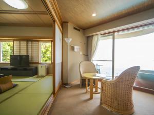 Posezení v ubytování LiVEMAX RESORT Setouchi Sea Front
