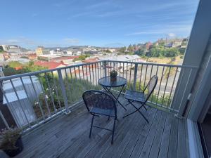 Μπαλκόνι ή βεράντα στο Quiet Central Dunedin Apartment & covered parking +1 φωτογραφίες