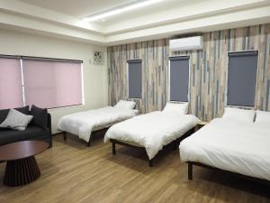 Postel nebo postele na pokoji v ubytování マーケットステイ新宮