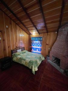 Ένα ή περισσότερα κρεβάτια σε δωμάτιο στο Cabañas San José del Pacífico