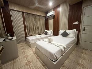 Ένα ή περισσότερα κρεβάτια σε δωμάτιο στο Hotel Alohi Grand