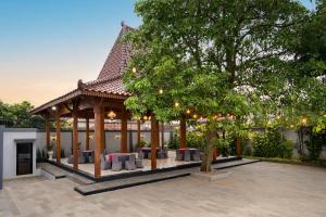 Zahrada ubytování Aston Inn Rembang