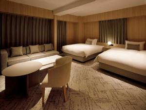 Postel nebo postele na pokoji v ubytování HOTEL THE LEBEN OSAKA
