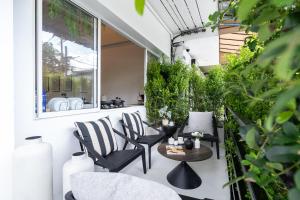 Χώρος καθιστικού στο Venus I 7 Bedrooms ן Old City I Daily Housekeeping