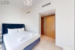 Uma cama ou camas num quarto em Chic 1BR with Canal View