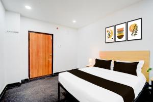Postel nebo postele na pokoji v ubytování Super Hotel O VEDHANSHI HOTELS BHONGIRI.