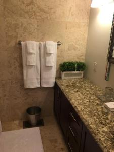 Φωτογραφία από το άλμπουμ του Spacious Napoleon Ave Mardi Gras Apartment στη Νέα Ορλεάνη