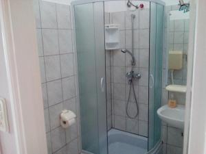 Kylpyhuone majoituspaikassa Apartment Šibenik Mandalina