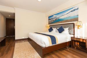 Letto o letti in una camera di Kathmandu Business Hotel
