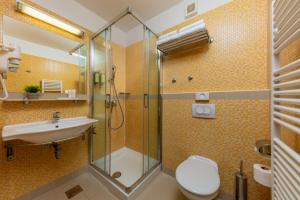 Koupelna v ubytování Hotel Aurora