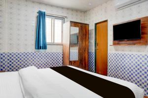 Μια τηλεόραση ή/και κέντρο ψυχαγωγίας στο Hotel O Corporate Stay