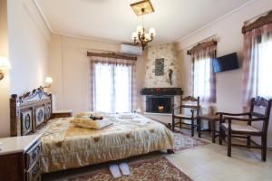 een slaapkamer met een bed en een open haard bij Greco Hotel in Koropi