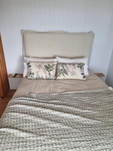 Postel nebo postele na pokoji v ubytování Pandanus Coolum Beach
