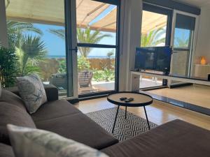 Μια τηλεόραση ή/και κέντρο ψυχαγωγίας στο Duplex Terraza de Zoraida