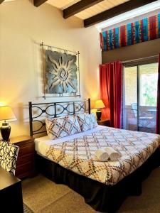 Ένα ή περισσότερα κρεβάτια σε δωμάτιο στο Saguaro & Sage