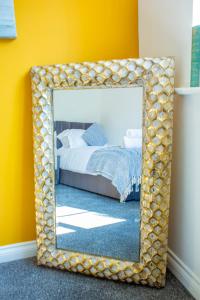 a mirror in a room with a bed in a room at Mesh Accommodation Spacious Ensuite House for Contractors with Free Parking in Willesborough