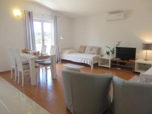 Zona d'estar a Filipovic Apartments with Pool