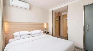 City Comfort Inn Xiangyang Railway Station客房内的一张或多张床位