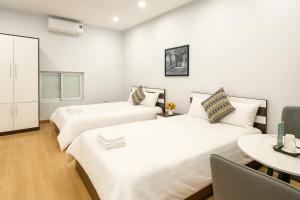 Postel nebo postele na pokoji v ubytování Eco Nest Hotel Đình Ngang