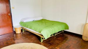 En eller flere senge i et værelse på Creative Bangkok Bed