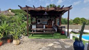 Bazén v ubytovaní Sunny villa with private pool in Chiclana de la Frontera alebo v jeho blízkosti