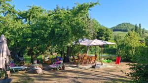 Zahrada ubytování Studio 3 lits dans belle maison ancienne et jardin fermé