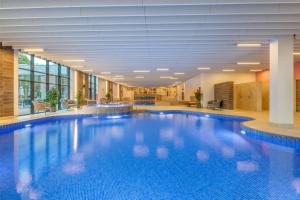 Bazén v ubytování Hilton Grand Vacations Club Craigendarroch Suites Scotland nebo v jeho okolí