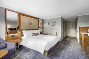 Postel nebo postele na pokoji v ubytování Hilton Grand Vacations Club Craigendarroch Suites Scotland