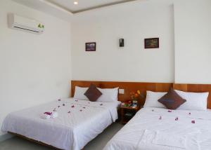 Giường trong phòng chung tại Danang Beach 2 Hotel
