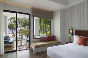 Ein Bett oder Betten in einem Zimmer der Unterkunft Avani Plus Koh Lanta Krabi Resort