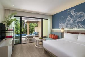 Ein Bett oder Betten in einem Zimmer der Unterkunft Avani Plus Koh Lanta Krabi Resort