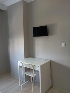 TV a/nebo společenská místnost v ubytování KHAN's B&B HOTEL
