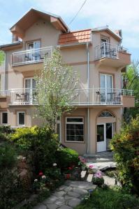 Το κτήριο όπου στεγάζεται  το διαμέρισμα