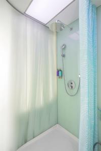 Tru by Hilton Viet Tri City Centre的一间浴室