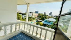 En balkon eller terrasse på Creative Bangkok Bed