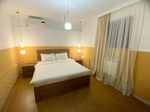 Postel nebo postele na pokoji v ubytování Hotel Orange Kutaisi