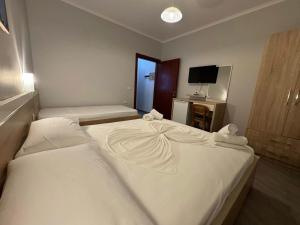 Augustus Hotel客房内的一张或多张床位